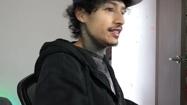 trieone online show from March 29, 2:08 pm