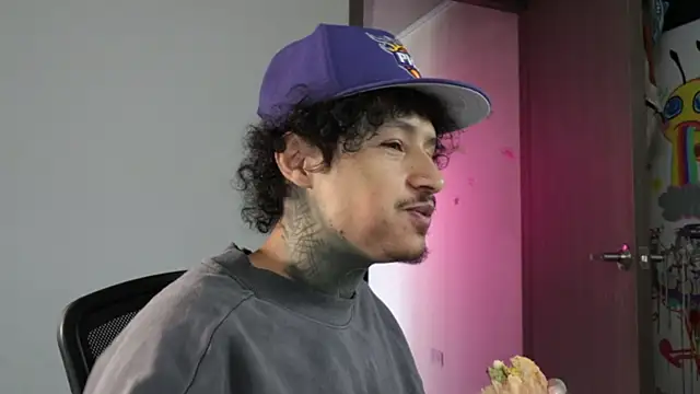 trieone online show from April 14, 2:44 pm