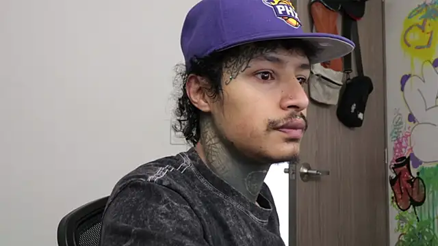 Snapshot of trieone chatting on February 23, 2:50 pm trieone online show from February 23, 2:50 pm