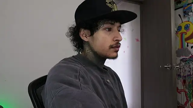 trieone online show from March 6, 3:07 pm