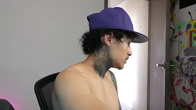 trieone online show from March 13, 3:17 pm