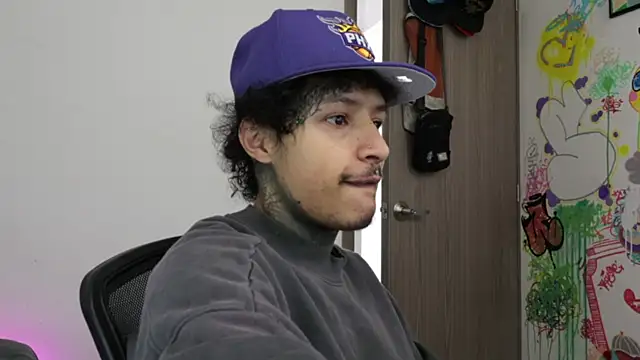 Snapshot of trieone chatting on February 7, 2:36 pm trieone online show from February 7, 2:36 pm