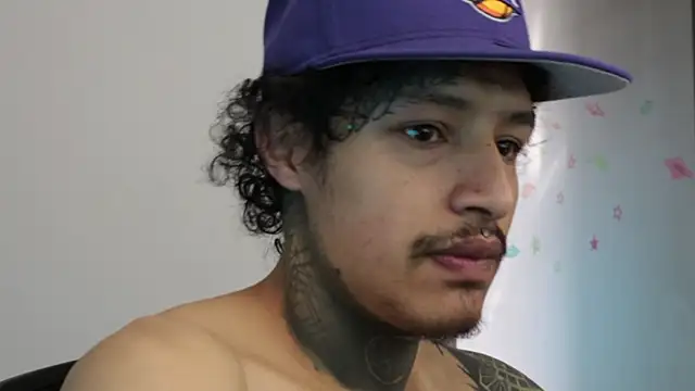 Snapshot of trieone chatting on January 6, 2:43 pm trieone online show from January 6, 2:43 pm