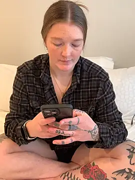 PussiesnCream  online show from February 18, 9:11 pm