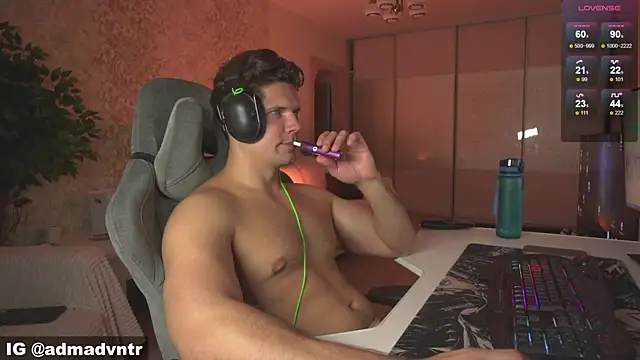 Snapshot of Rus_adventure7 chatting on May 5, 6:11 pm Rus adventure7 online show from May 5, 6:11 pm