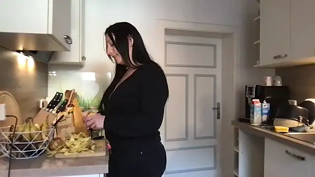 Snapshot of Viola_Beck chatting on December 18, 11:36 am Viola Beck online show from December 18, 11:36 am