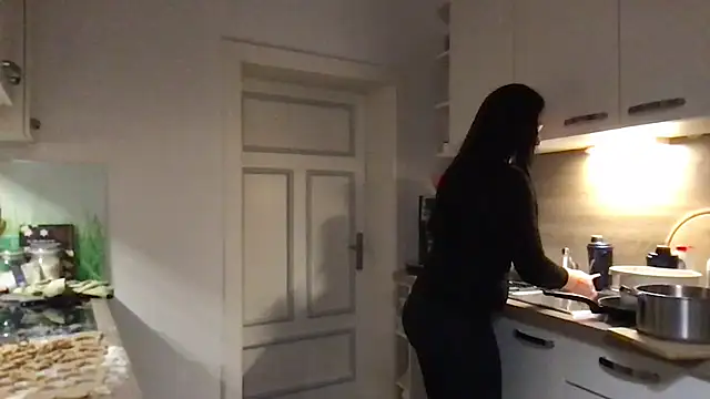 Snapshot of Viola_Beck chatting on December 21, 4:52 pm Viola Beck online show from December 21, 4:52 pm