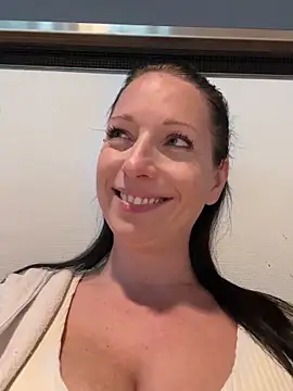 Snapshot of Viola_Beck chatting on February 19, 7:28 am Viola Beck online show from February 19, 7:28 am