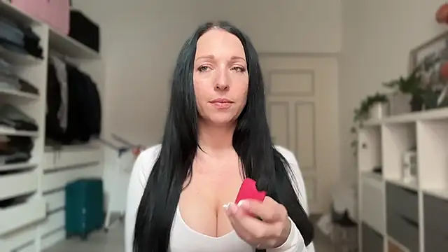 Snapshot of Viola_Beck chatting on February 24, 8:59 am Viola Beck online show from February 24, 8:59 am