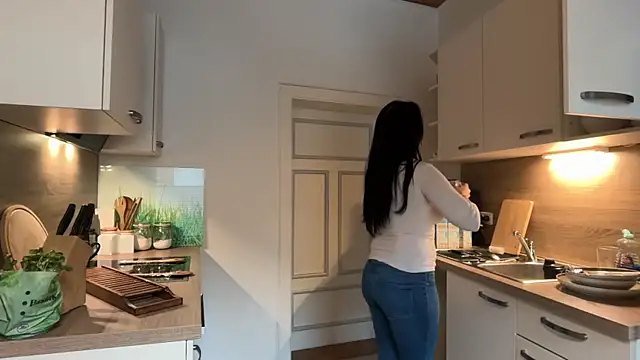 Snapshot of Viola_Beck chatting on February 11, 10:59 am Viola Beck online show from February 11, 10:59 am