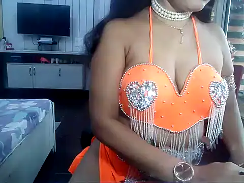 Snapshot of yourradhika chatting on November 21, 7:07 am yourradhika online show from November 21, 7:07 am