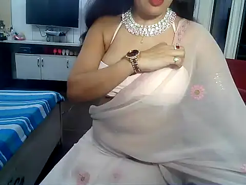 Snapshot of yourradhika chatting on December 1, 5:58 pm yourradhika online show from December 1, 5:58 pm