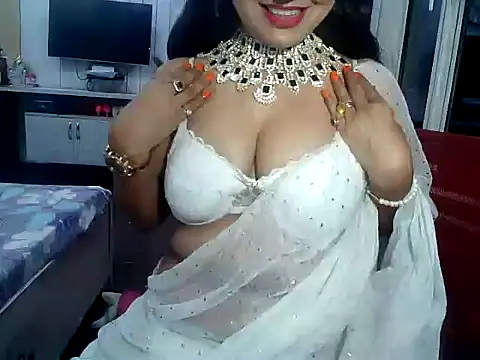 Snapshot of yourradhika chatting on November 17, 5:28 pm yourradhika online show from November 17, 5:28 pm