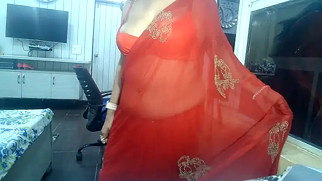 Snapshot of yourradhika chatting on March 21, 11:01 pm yourradhika online show from March 21, 11:01 pm