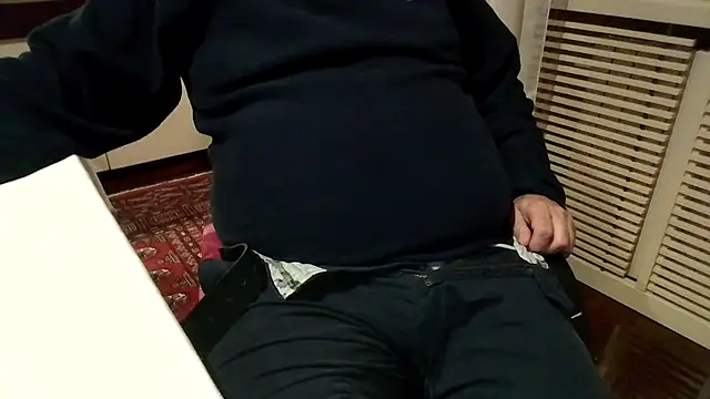 polloiw online show from April 8, 8:43 pm