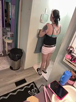 Snapshot of lolabunny9 chatting on August 1, 3:54 pm lolabunny9 online show from August 1, 3:54 pm