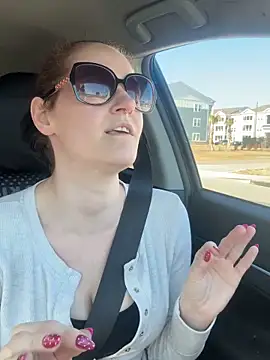 lolabunny9 online show from February 6, 7:10 pm