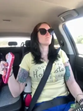 lolabunny9 online show from April 17, 5:05 pm