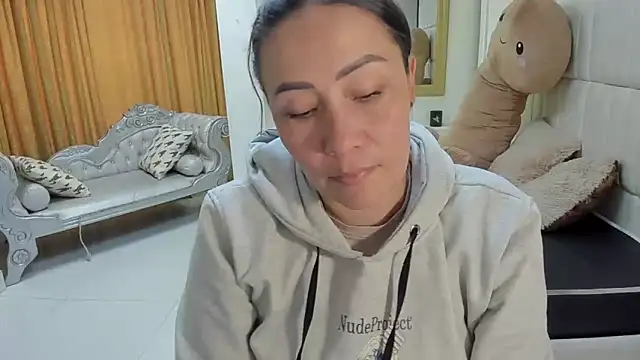 gaby trent online show from February 18, 1:40 pm