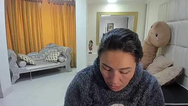 gaby trent online show from February 16, 3:32 pm