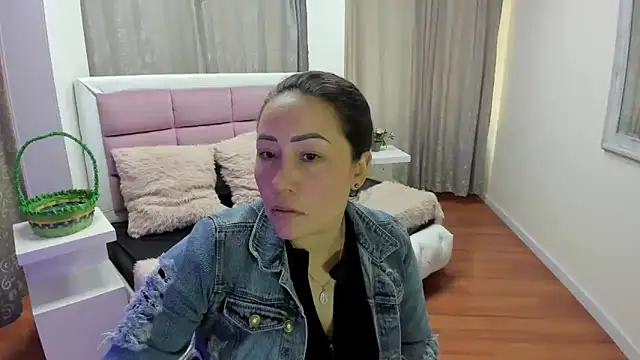 Snapshot of gaby_trent chatting on May 14, 5:21 pm gaby trent online show from May 14, 5:21 pm