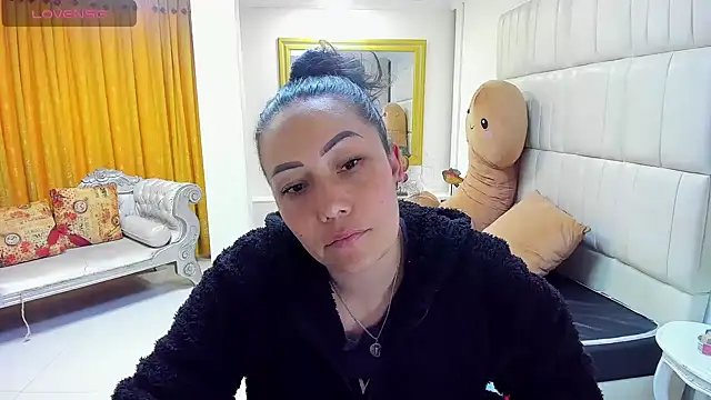 Snapshot of gaby_trent chatting on March 18, 7:33 pm gaby trent online show from March 18, 7:33 pm