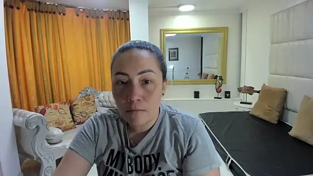 Snapshot of gaby_trent chatting on September 25, 1:28 pm gaby trent online show from September 25, 1:28 pm