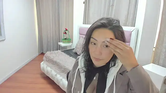 gaby trent online show from July 18, 3:42 pm