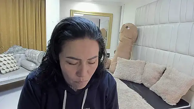 gaby trent online show from December 17, 11:37 am