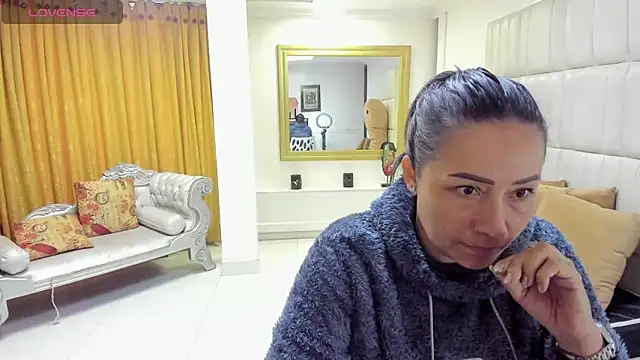 Snapshot of gaby_trent chatting on March 6, 1:03 pm gaby trent online show from March 6, 1:03 pm
