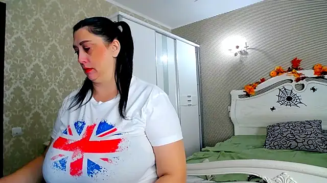 Evelyn Shy online show from November 7, 7:24 am