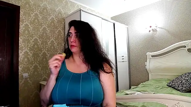 Evelyn Shy online show from March 31, 8:49 am