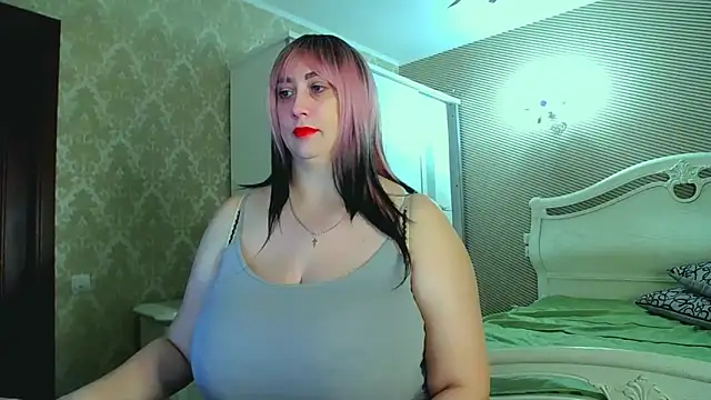 Snapshot of Evelyn_Shy chatting on February 18, 7:10 am Evelyn Shy online show from February 18, 7:10 am