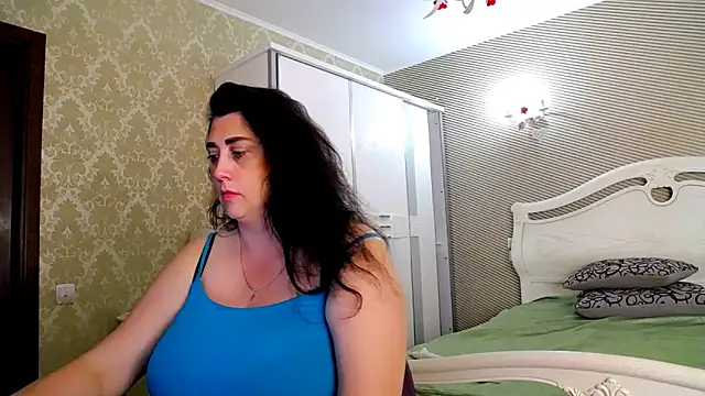 Snapshot of Evelyn_Shy chatting on June 18, 8:35 am Evelyn Shy online show from June 18, 8:35 am