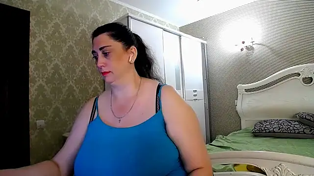 Snapshot of Evelyn_Shy chatting on June 9, 8:48 am Evelyn Shy online show from June 9, 8:48 am