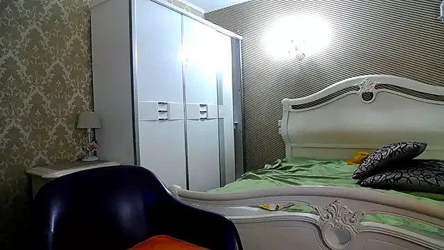 Snapshot of Evelyn_Shy chatting on February 14, 1:08 pm Evelyn Shy online show from February 14, 1:08 pm