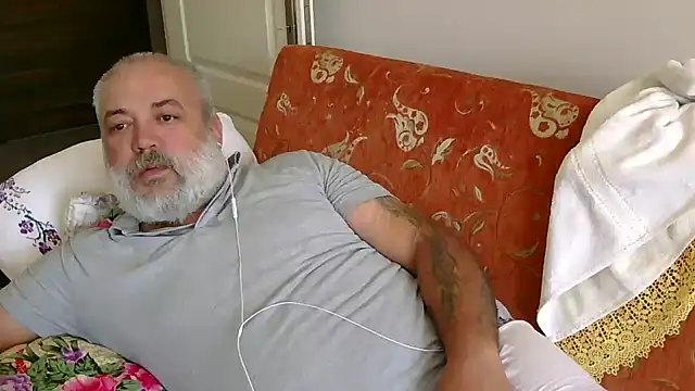 Snapshot of husoizmir chatting on October 1, 12:42 pm husoizmir online show from October 1, 12:42 pm
