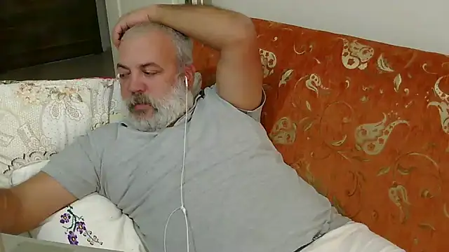 Snapshot of husoizmir chatting on October 2, 10:18 am husoizmir online show from October 2, 10:18 am