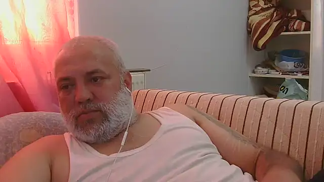 Snapshot of husoizmir chatting on July 5, 11:17 am husoizmir online show from July 5, 11:17 am