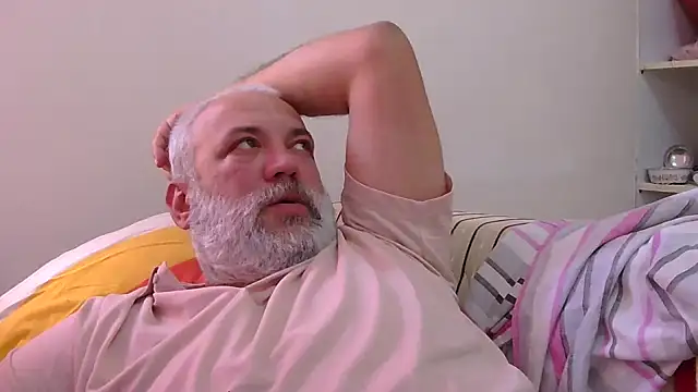 Snapshot of husoizmir chatting on June 6, 10:31 am husoizmir online show from June 6, 10:31 am