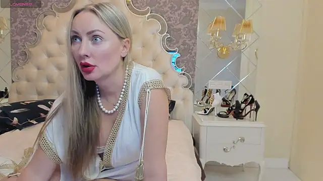 Snapshot of Veola_new chatting on March 21, 11:22 am Veola new online show from March 21, 11:22 am