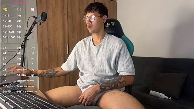 LeaneSeb online show from May 4, 11:46 am