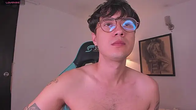 Snapshot of LeaneSeb chatting on November 22, 10:47 am LeaneSeb online show from November 22, 10:47 am