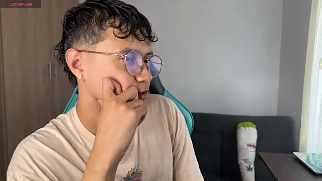 LeaneSeb online show from April 5, 9:32 pm