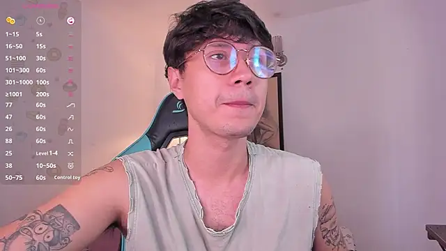 Snapshot of LeaneSeb chatting on November 20, 1:12 pm LeaneSeb online show from November 20, 1:12 pm