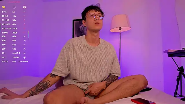 Snapshot of LeaneSeb chatting on September 19, 8:57 pm LeaneSeb online show from September 19, 8:57 pm