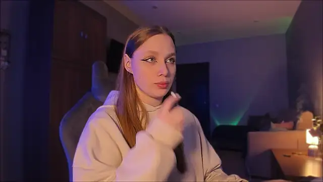 Snapshot of Rachel_Ro chatting on December 20, 12:30 am Rachel Ro online show from December 20, 12:30 am