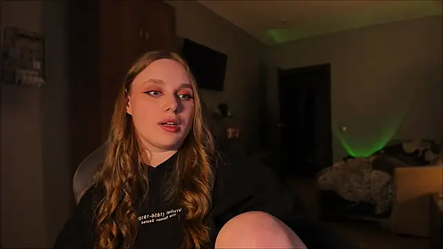 Snapshot of Rachel_Ro chatting on January 18, 2:36 am Rachel Ro online show from January 18, 2:36 am