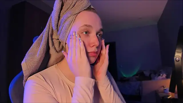 Snapshot of Rachel_Ro chatting on January 17, 8:22 pm Rachel Ro online show from January 17, 8:22 pm