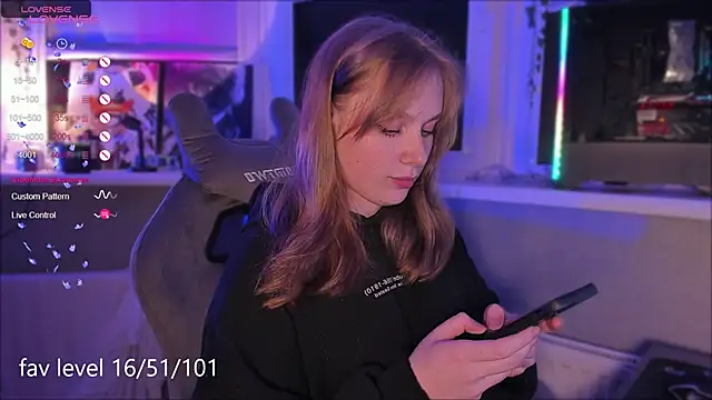 Snapshot of Rachel_Ro chatting on October 7, 8:10 pm Rachel Ro online show from October 7, 8:10 pm